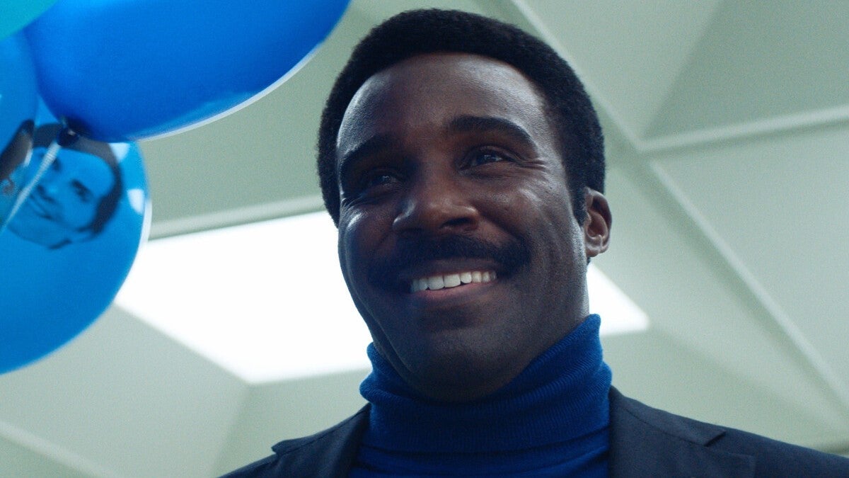 Este actor de Severance ha hecho historia ganando el Emmy a mejor actor secundario