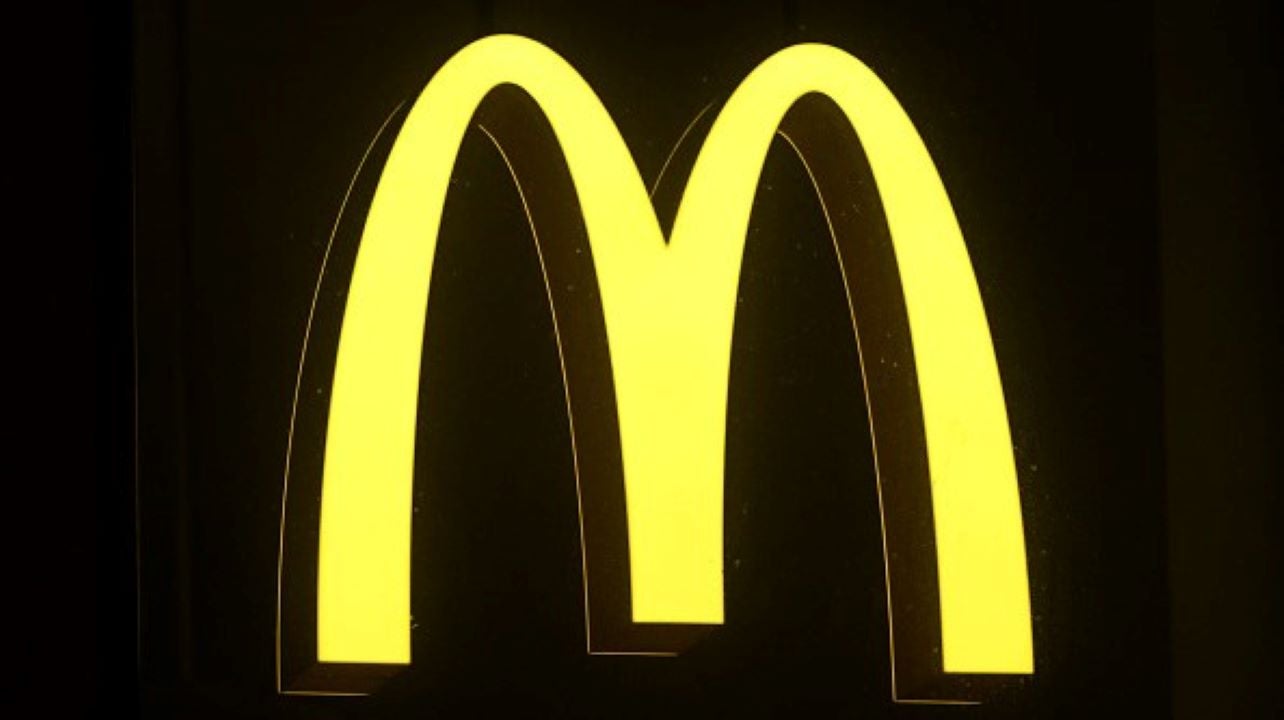 McDonald’s da marcha atrás y retira un anuncio navideño generado por IA