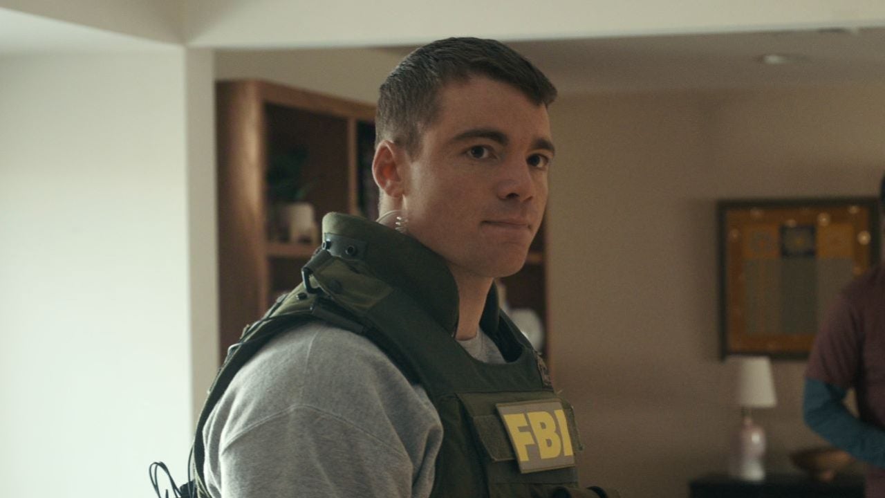 ‘El agente nocturno’ presenta el brutal y último tráiler de la temporada 3 en Netflix