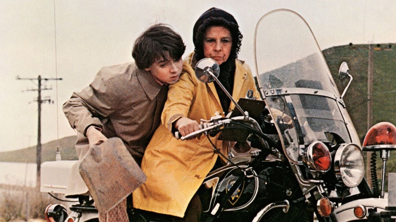Keanu Reeves confiesa cuál es una de sus películas favoritas: una singular comedia negra sobre la amistad entre una mujer mayor y un chico joven