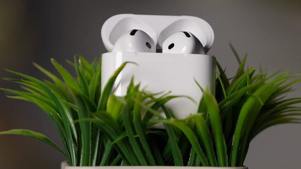 AirPods 5 ganan fuerza para septiembre: nuevas pistas en macOS Tahoe 26.7