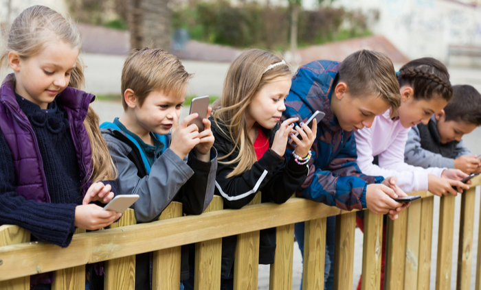 kids on phones