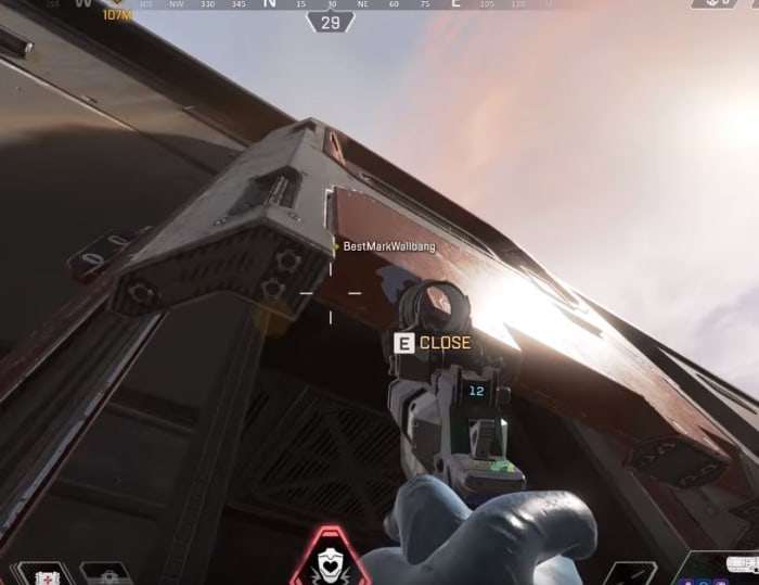 Apex Legends sliding door