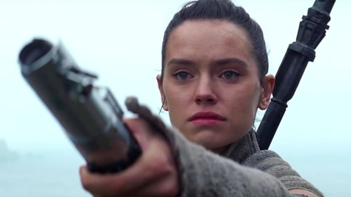 Rey Skywalker saber The Force Awakens ending
