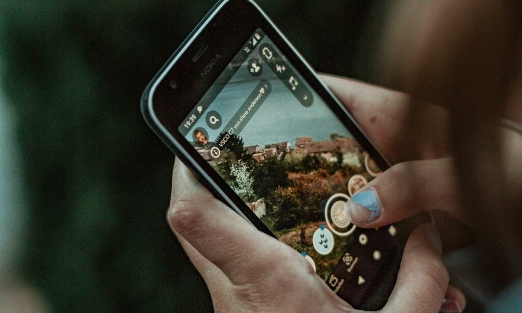 Domina el arte de la actualización con medio deslizamiento de Snapchat a pesar de la función Peek a Peek. Se revelan estrategias de sincronización y no suscriptores!