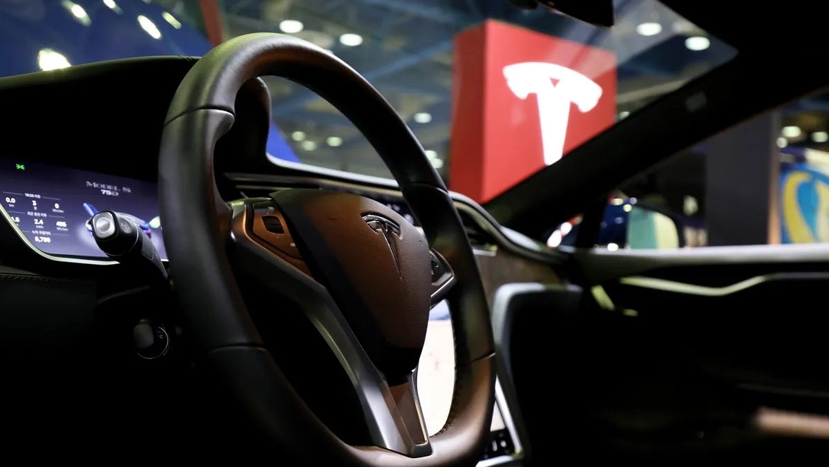 Tesla concesionario hackers