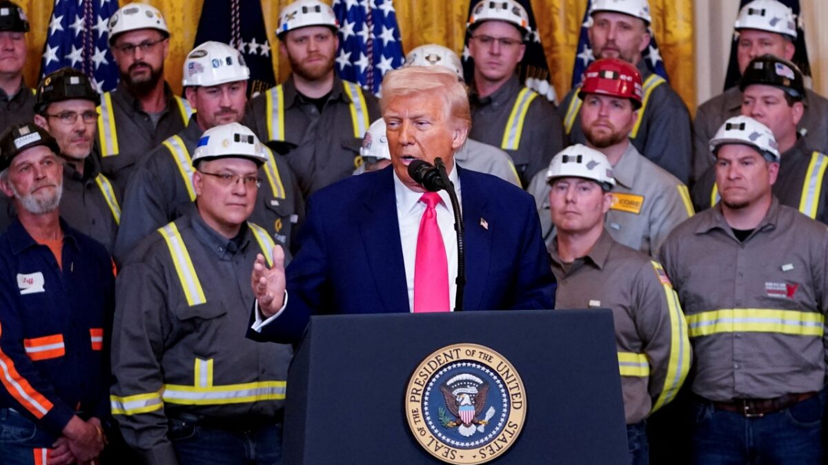 Donald Trump apoya el carbon
