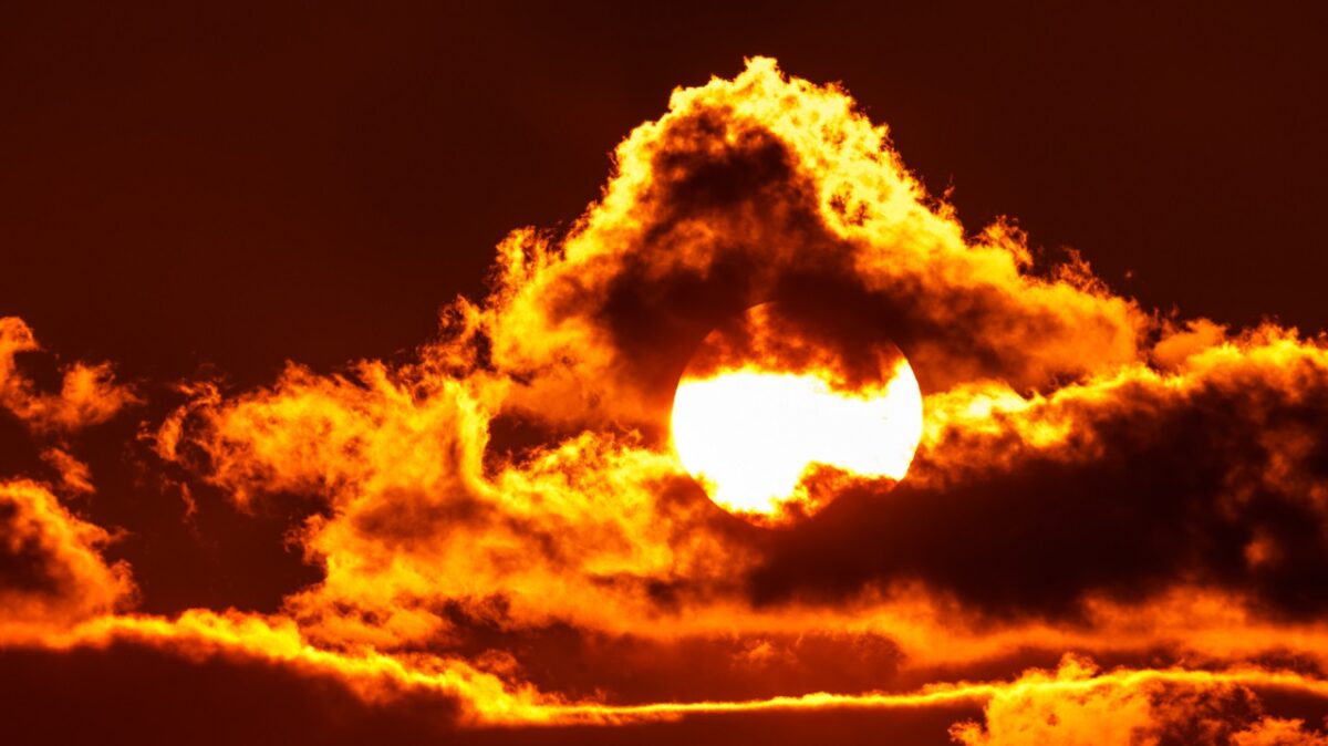 Sol entre las nubes