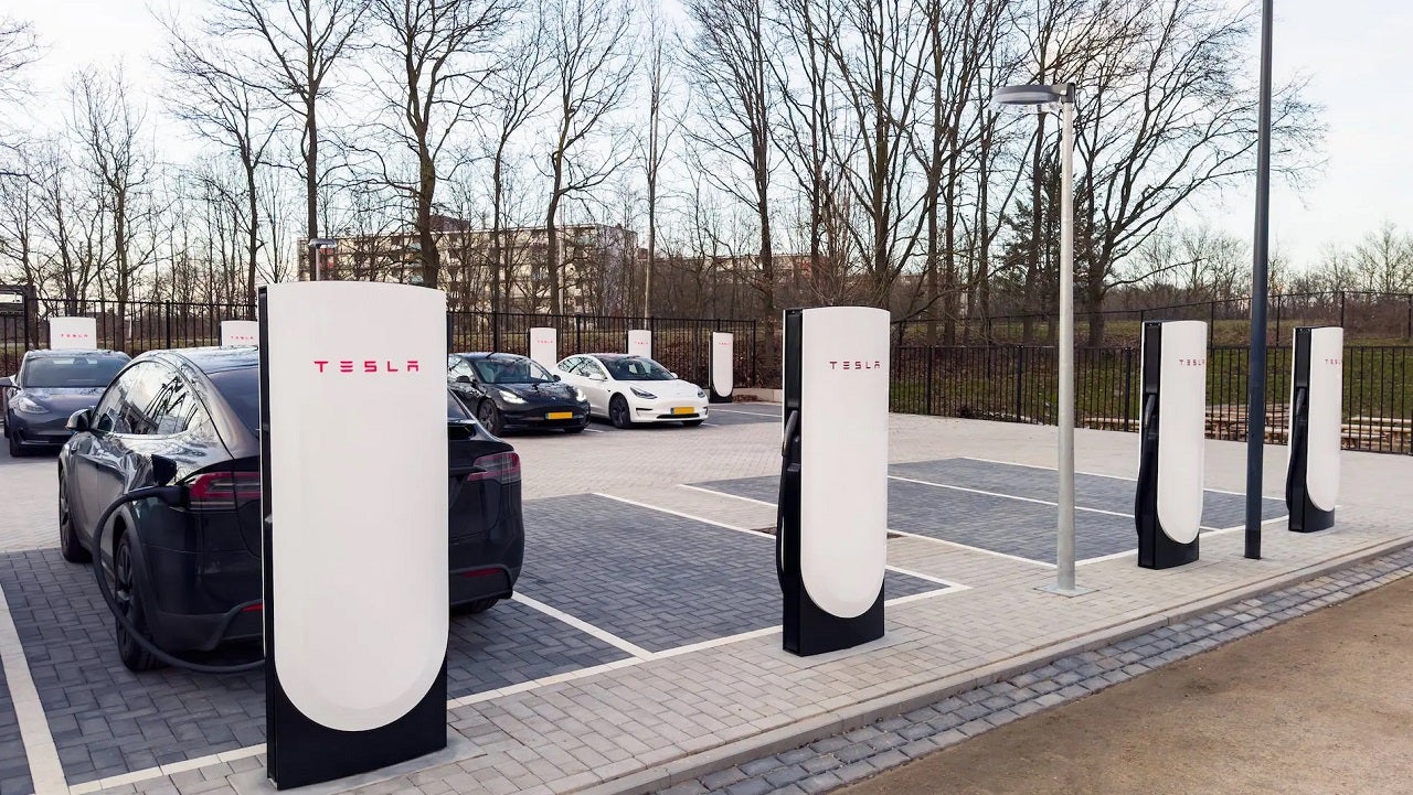 Tesla’s V4 Supercharger Improves Charging Experience for Users