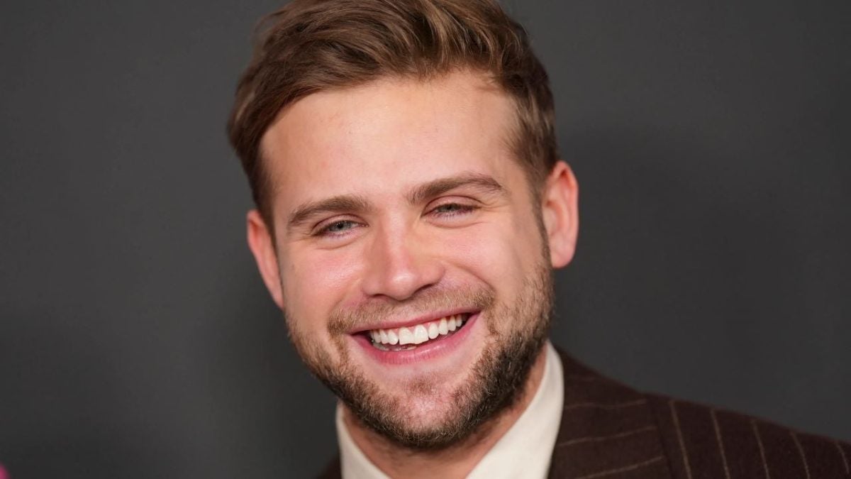 Rachel Weisz and Leo Woodall will be the stars of this Netflix series based on a bestseller