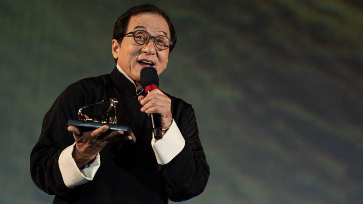 This legendary actor is giving Hollywood a piece of his mind, and he more than deserves it