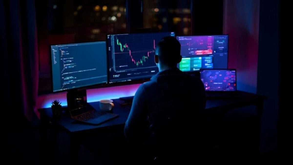 A malicious Chrome extension redirects cryptocurrency exchange platforms