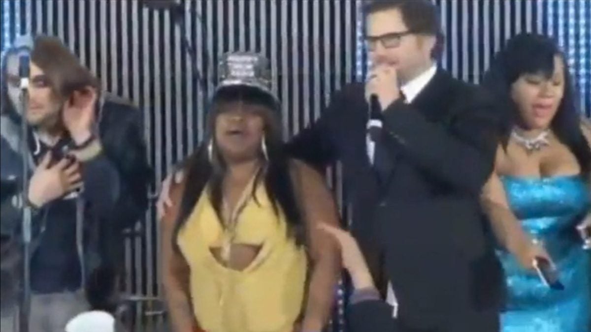 The worst New Year's Eve show in history, where everything that could go wrong went wrong