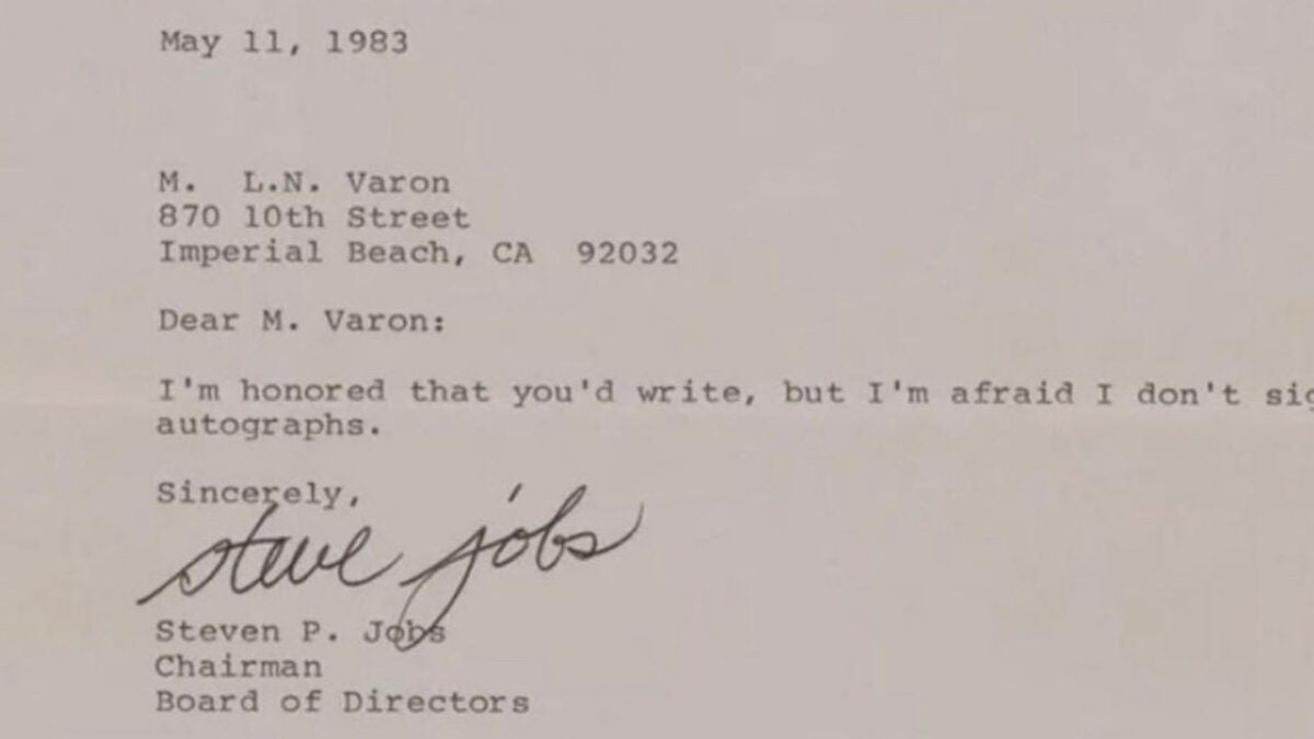 That time Steve Jobs gave an autograph stating that he didn't give autographs