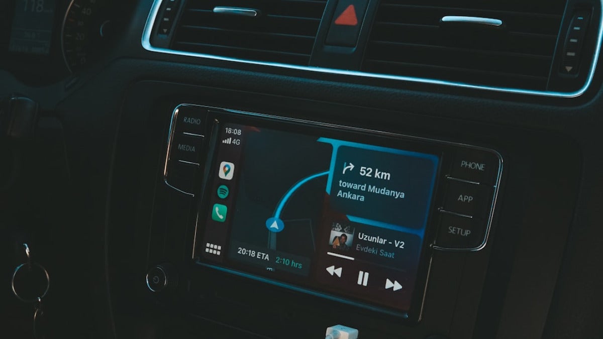 Android 17 rolls out Motion Assist: dots aim to cut car sickness