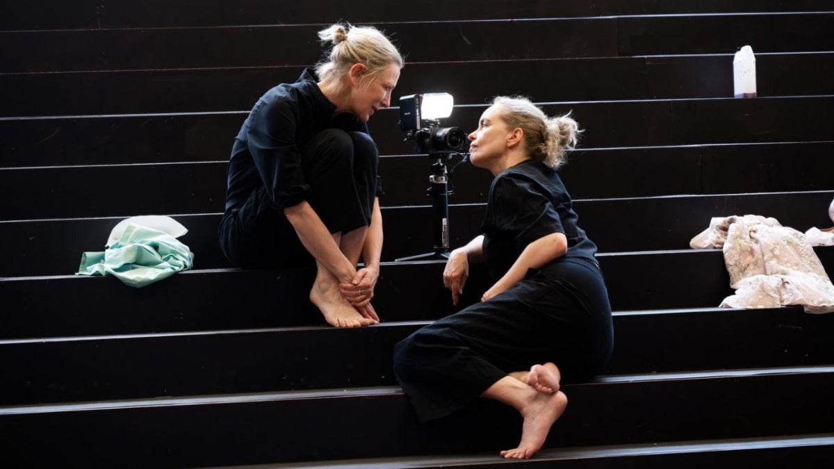Cate Blanchett is fed up with the audience that goes to see her at the theater, and rightly so