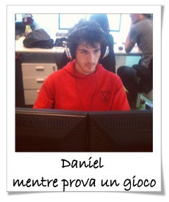 Daniel mentre prova un videogioco