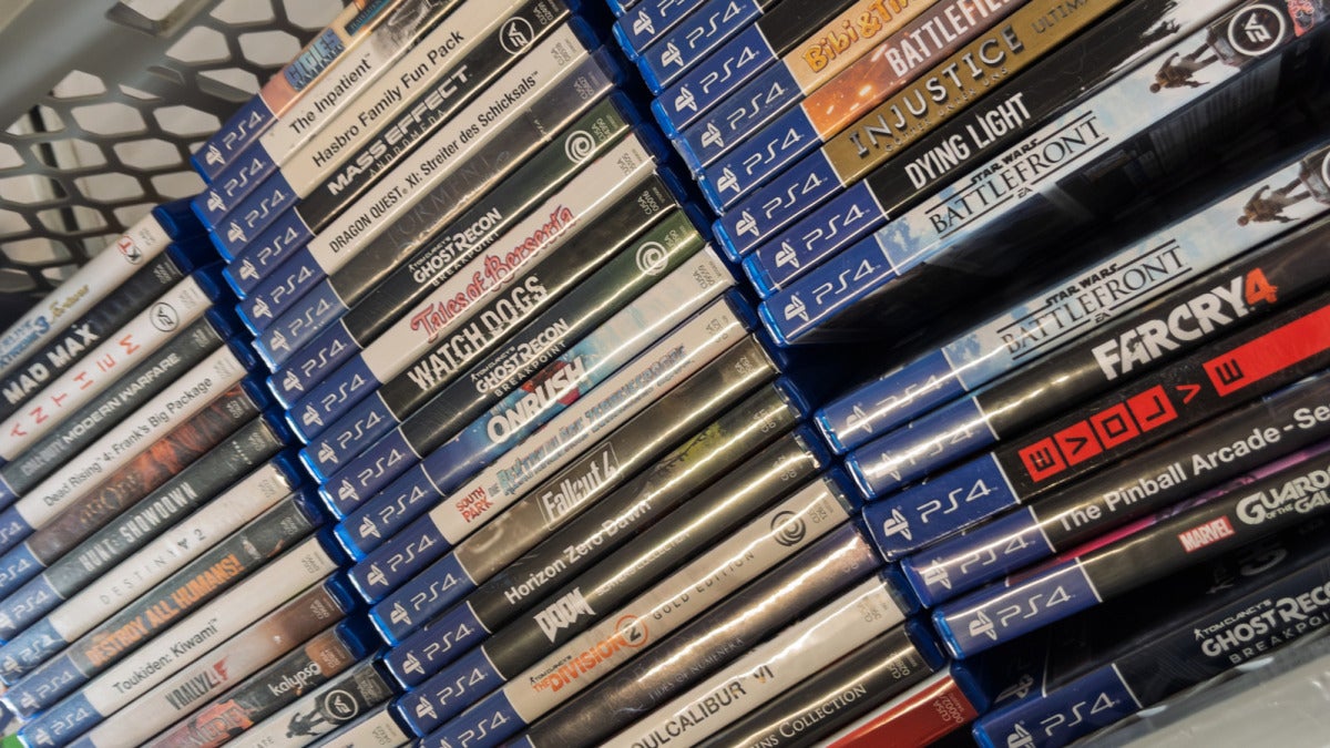 Sony investe 30 milioni: la fabbrica dei dischi PlayStation passa alle microlenti