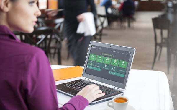 Interface do AVG Free... e uma moça bebendo café