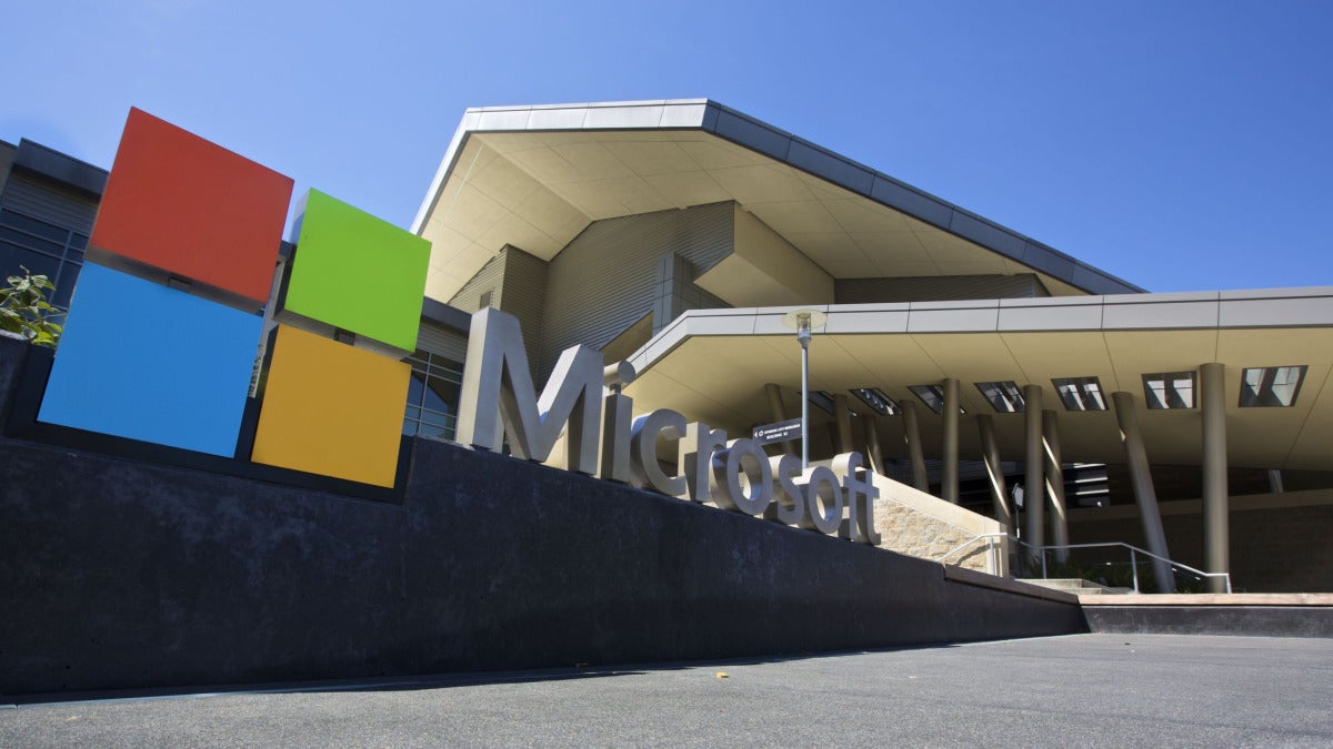 Microsoft admite alta de 25% nas emissões em 2025: uso de fósseis também cresceu