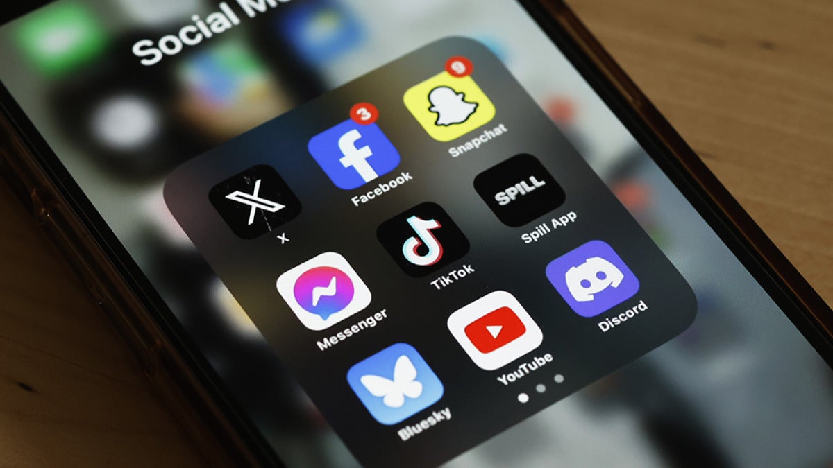 Reino Unido propõe toque de recolher nas redes sociais: bloqueio noturno para jovens de 16 e 17 anos