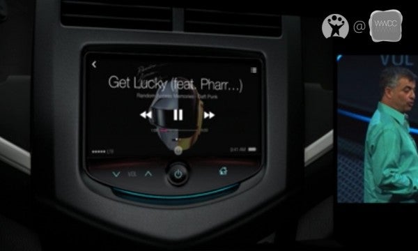 ios7-iphone-in-the-car