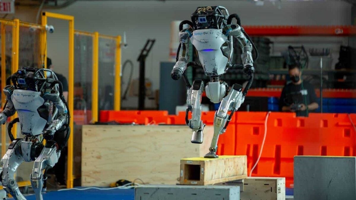 Boston Dynamics défie Tesla avec son nouveau robot mécanique pour voitures