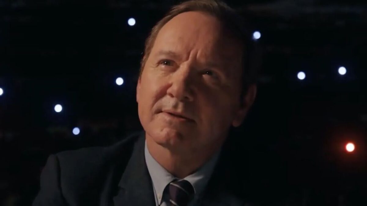 Kevin Spacey réapparaît en tant que Frank Underwood pour le spécial de comédie de Tim Dillon