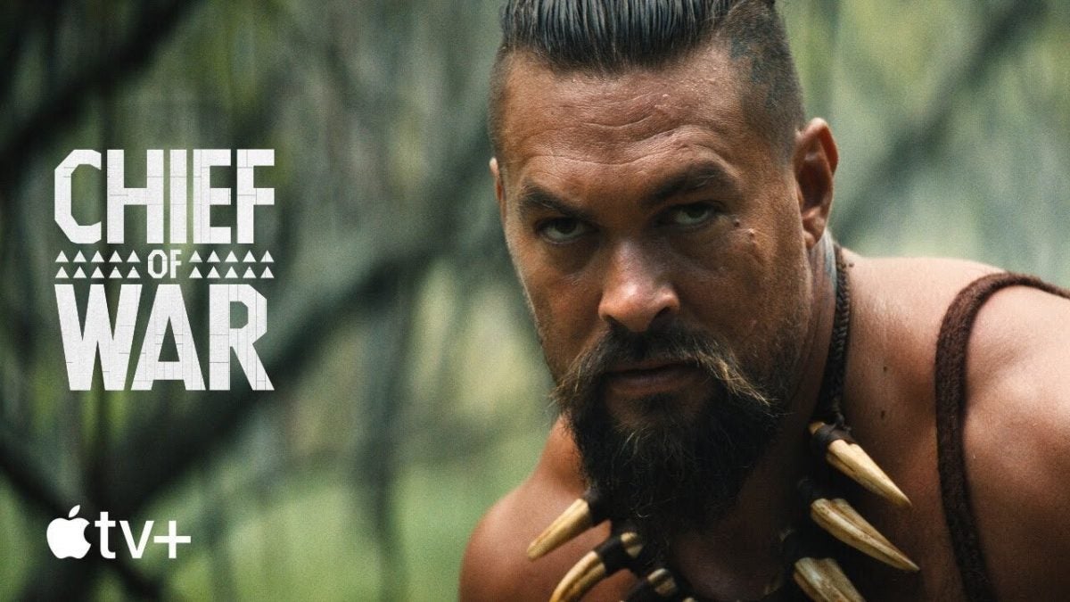 Tu peux déjà voir la bande-annonce de la nouvelle série de Jason Momoa pour Apple TV+ qui semble être faite pour lui