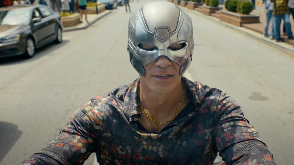 John Cena apparaît à la Comic-Con en tant que Peacemaker pour la présentation de sa deuxième saison