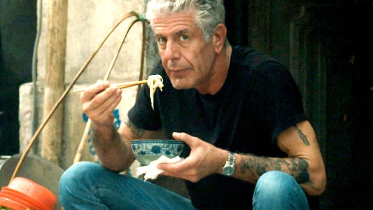 Antonio Banderas parle de son engagement à porter à l'écran la figure d'Anthony Bourdain