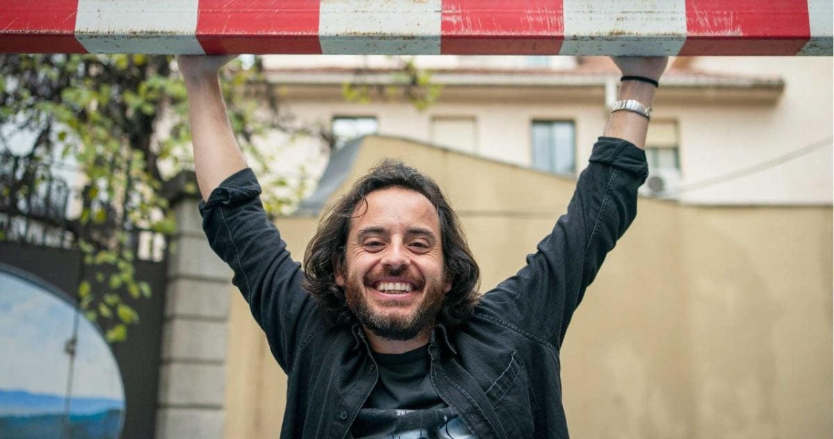 Avant de devenir un acteur reconnu, il a été l'un des enfants de San Ildefonso et a chanté le gros lot deux fois