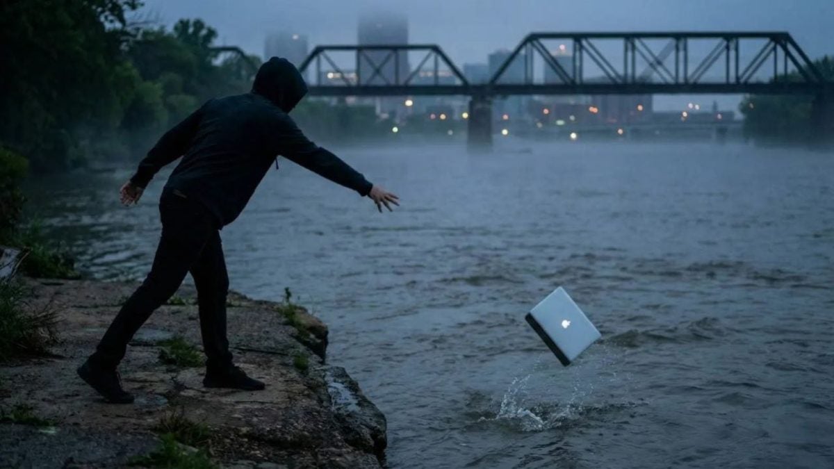 Un hacker a jeté son Macbook dans la rivière pour essayer de ne pas se faire attraper. Ils l'ont fait, bien sûr