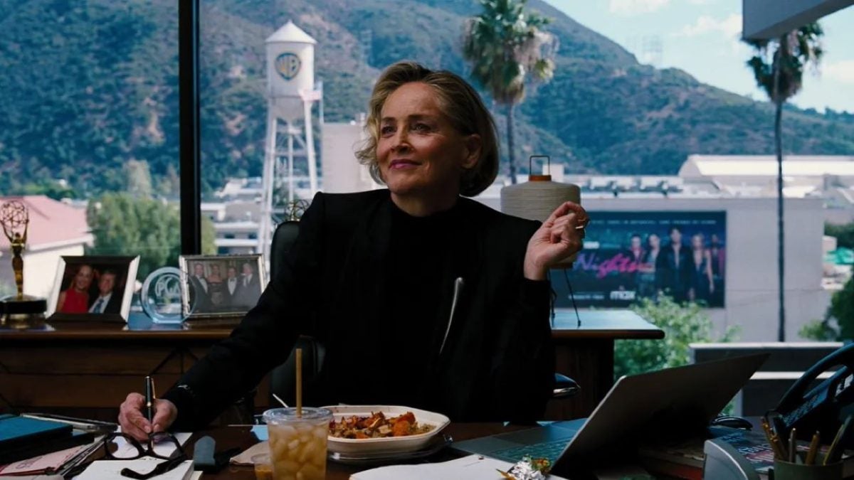 Sharon Stone se montre officiellement comme faisant partie du casting de la série la plus polémique de HBO Max
