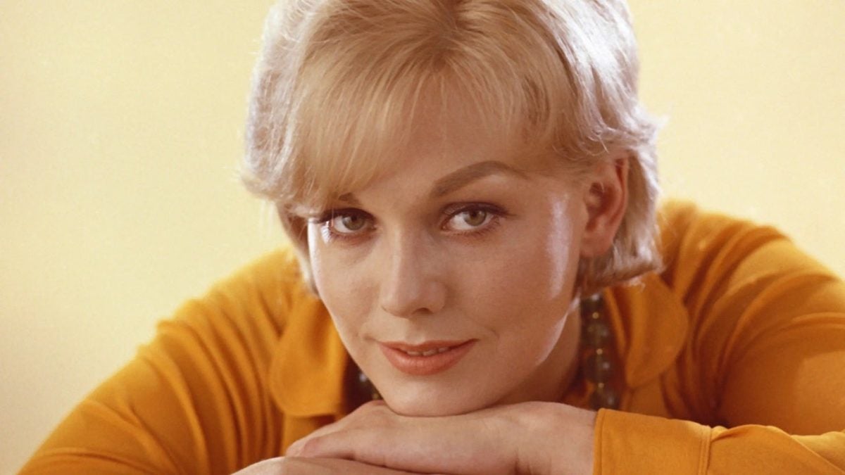 Kim Novak ne croit pas que Sydney Sweeney puisse la jouer dans un biopic sur sa relation controversée avec Sammy Davis Jr. à cause de sa "charge sexuelle"