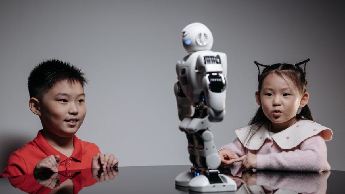 Robots humanoïdes : les livraisons bondissent de 272 %, la Chine domine le marché