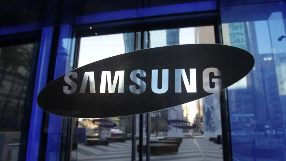 ¿Qué ocurre con las IA? Samsung prohíbe el uso de ChatGPT y compañía en redes y dispositivos internos