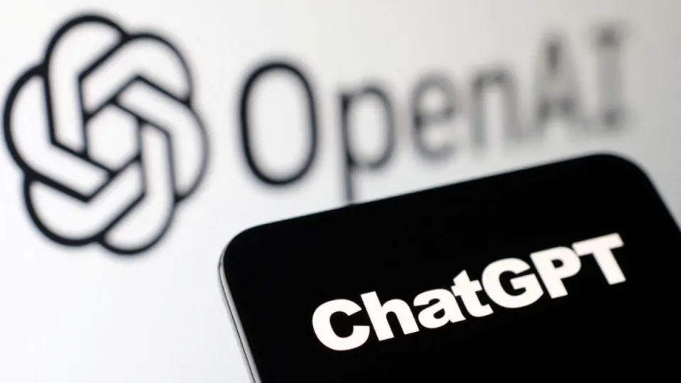 ChatGPT ve la primera caída en su tráfico mensual desde su llegada