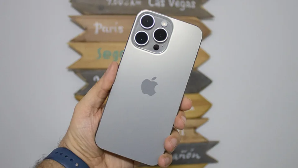 El iPhone 15 Pro Max se hunde hasta su mínimo histórico con más de 200 euros de descuento