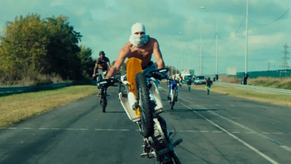 This French movie about motorcycles and suburbs promises to be the most quinqui of the year
