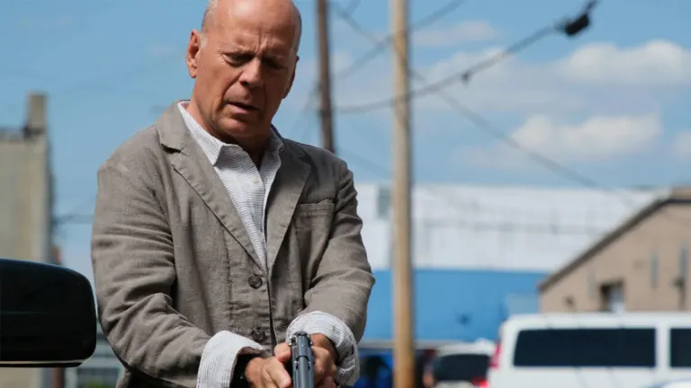 Assassin: así es la última película de la carrera de Bruce Willis