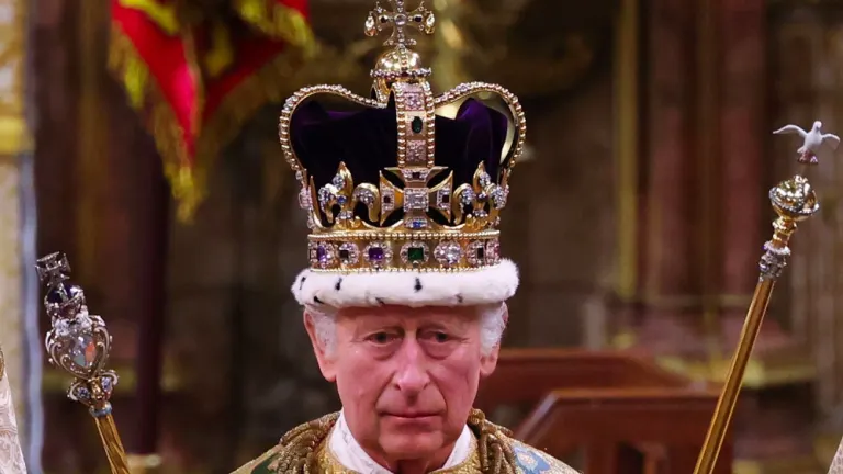 Seamos sinceros: la Coronación de Carlos III ha sido tan histórica… como profundamente aburrida
