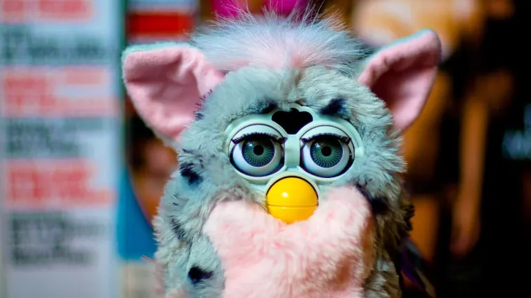 Aquella vez que Estados Unidos prohibió los Furbys por si eran espías en la sombra