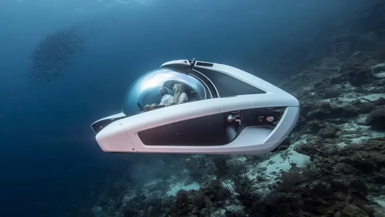 El submarino de lujo que te lleva al fondo del océano baja a la mitad su precio por una cosita que ha pasado