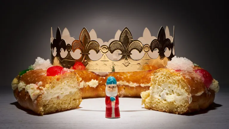Por qué el Roscón de Reyes tiene fruta escarchada (aunque a nadie le guste)
