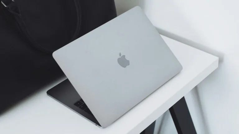 El poderoso y bonito MacBook Air con chip M2 está al mejor precio en Amazon