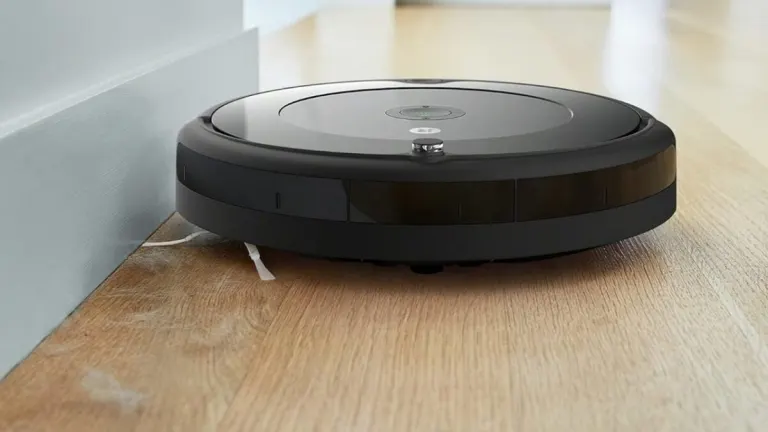 Esta Roomba tiene un descuentazo que la deja casi a mitad de precio en Amazon: robot aspirador premium por 179 euros 