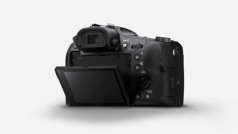 500 euros de caída para esta cámara compacta de Sony premium con zoom Zeiss 25x y grabación en 4K