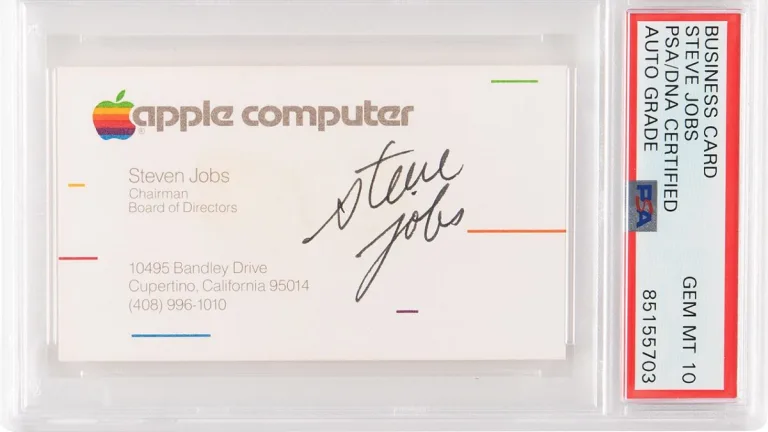 Acaban de subastar una tarjeta de visita de Apple Computer firmada por Steve Jobs: ¡no te imaginas por cuanto!