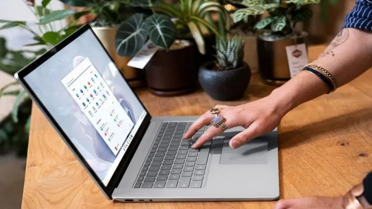 El elegante Microsoft Surface Laptop 5 cae a precio mínimo en Amazon: portátil premium al 37% de descuento